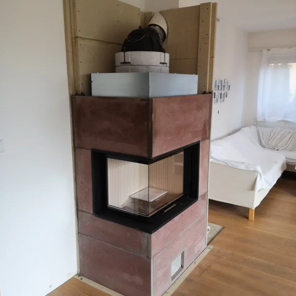 Rohový akumulační krb